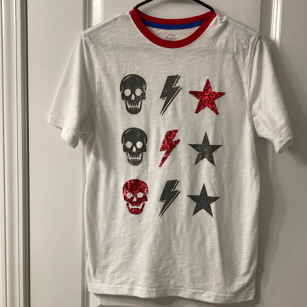 Super soft T with cool skull pattern